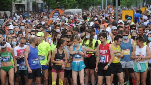 34. Београдски маратон БЕЗ БАРИЈЕРЕ: Јевтићева и Митровић најбржи у полумаратону, а Јовановићева и Стојка у трци на 42,195 километара 34. Београдски маратон БЕЗ БАРИЈЕРЕ: Јевтићева и Митровић најбржи у полумаратону, а Јовановићева и Стојка у трци на 42,195 километара
