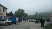 ЈУТРОС НАПЕТО У ЧАЧКУ: Након експлозије, полиција шаље раднике кућама (ФОТО) ЈУТРОС НАПЕТО У ЧАЧКУ: Након експлозије, полиција шаље раднике кућама (ФОТО)