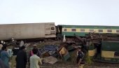 UŽAS U PAKISTANU: Poginulo najmanje 35 ljudi u sudaru dva brza voza (FOTO) UŽAS U PAKISTANU: Poginulo najmanje 35 ljudi u sudaru dva brza voza (FOTO)