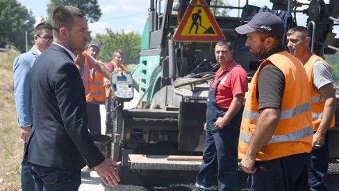 ASFALT SVIMA DOSTUPAN: Za uređenje nekategorisanih puteva Kraljevo izdvaja 135 miliona ASFALT SVIMA DOSTUPAN: Za uređenje nekategorisanih puteva Kraljevo izdvaja 135 miliona
