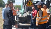 АСФАЛТ СВИМА ДОСТУПАН: За уређење некатегорисаних путева Краљево издваја 135 милиона АСФАЛТ СВИМА ДОСТУПАН: За уређење некатегорисаних путева Краљево издваја 135 милиона