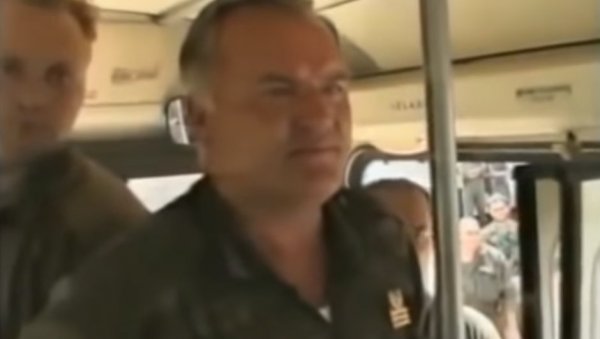 ЗБОГ ЧЕГА ЈЕ ОСУЂЕН РАТКО МЛАДИЋ? Ја вашу децу и вас спашавам, а наша деца су побијена 1992. године у кањону Жепе! (ВИДЕО) ЗБОГ ЧЕГА ЈЕ ОСУЂЕН РАТКО МЛАДИЋ? Ја вашу децу и вас спашавам, а наша деца су побијена 1992. године у кањону Жепе! (ВИДЕО)