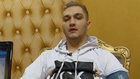 БИВШИ УЧЕСНИК ПАРОВА НАПРАВИО ХАОС: Мерцедесом се закуцао у апотеку, изазвао саобраћајну несрећу у пијаном стању БИВШИ УЧЕСНИК ПАРОВА НАПРАВИО ХАОС: Мерцедесом се закуцао у апотеку, изазвао саобраћајну несрећу у пијаном стању