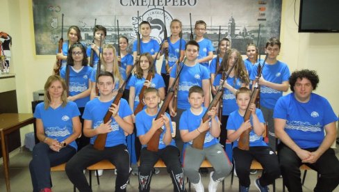 ОНИ СУ НАЈВЕШТИЈИ „НА ОБАРАЧУ“: Завршена школа стрељаштва у Смедереву, награде најбољима ОНИ СУ НАЈВЕШТИЈИ „НА ОБАРАЧУ“: Завршена школа стрељаштва у Смедереву, награде најбољима