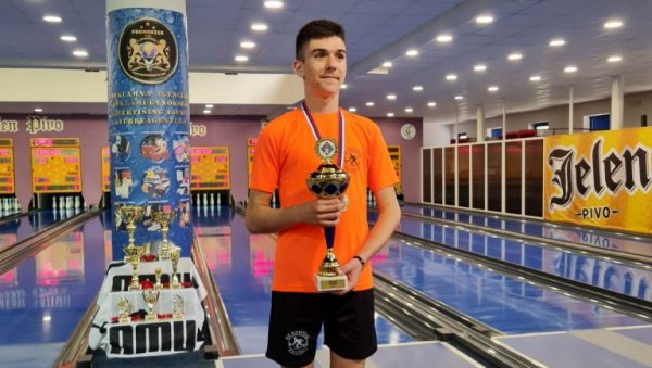 НАСТАВИО СПОРТСКУ ТРАДИЦИЈУ: Настављена серија спортских успеха становника зграде Бошка Бухе 7 НАСТАВИО СПОРТСКУ ТРАДИЦИЈУ: Настављена серија спортских успеха становника зграде Бошка Бухе 7