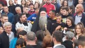 DOČEK ZA JOANIKIJA U NIKŠIĆU: Narod izašao da pozdravi mitropolita i episkopa Metodija DOČEK ZA JOANIKIJA U NIKŠIĆU: Narod izašao da pozdravi mitropolita i episkopa Metodija