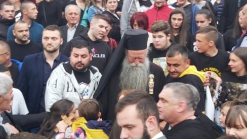 JAKE REČI MITROPOLITA JOANIKIJA U NIKŠIĆU: Tugu smo delili kada su odlazili najveći iz našeg roda (FOTO/VIDEO) JAKE REČI MITROPOLITA JOANIKIJA U NIKŠIĆU: Tugu smo delili kada su odlazili najveći iz našeg roda (FOTO/VIDEO)