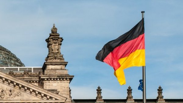 УХАПШЕНО 750 КРИМИНАЛАЦА: Велика акција у Немачкој после проваљивања шифре за размену порука УХАПШЕНО 750 КРИМИНАЛАЦА: Велика акција у Немачкој после проваљивања шифре за размену порука