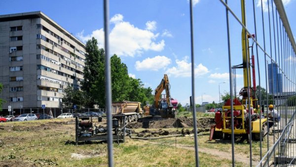ПАПИРИ СУ ЛЕГАЛНИ, КОМШИЛУК СЕ БУНИ: Градња у Милутина Миланковића по закону, али нехумана по околину ПАПИРИ СУ ЛЕГАЛНИ, КОМШИЛУК СЕ БУНИ: Градња у Милутина Миланковића по закону, али нехумана по околину