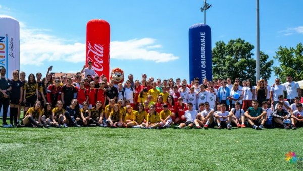 СПОРТСКЕ ИГРЕ МЛАДИХ Будуће фудбалске звезде на Играма у Лазаревцу и Обреновцу СПОРТСКЕ ИГРЕ МЛАДИХ Будуће фудбалске звезде на Играма у Лазаревцу и Обреновцу