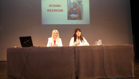 U SAOBRAĆAJU JE BOLJE IZGUBITI VREME NEGO ŽIVOT: Dea Đurđević sa đacima u Novom Sadu