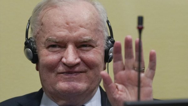 РАТКО МЛАДИЋ НЕ МОЖЕ ВИШЕ НИ У КОЛИЦА: Закомпликовало се здравствено стање српског генерала у затворској болници