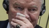 ТАЈНА МЛАДИЋЕВОГ ПРСТЕНА: Генерал је у судницу дошао носећи мистериозни симбол (ФОТО) ТАЈНА МЛАДИЋЕВОГ ПРСТЕНА: Генерал је у судницу дошао носећи мистериозни симбол (ФОТО)
