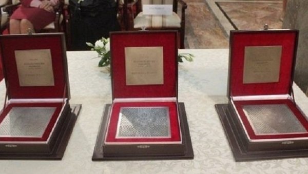 БЕЋИР ВУКОВИЋ НЕПОДОБАН ЗА ДПС И СДП? Незадовољни председником жирија за Тринаестојулску награду БЕЋИР ВУКОВИЋ НЕПОДОБАН ЗА ДПС И СДП? Незадовољни председником жирија за Тринаестојулску награду
