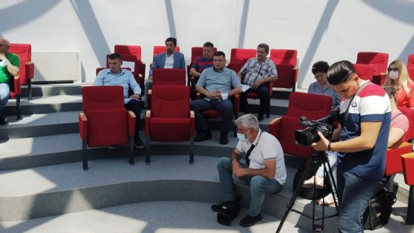 КОНСТИТУТИВНА СЕДНИЦА ПРИВРЕДНОГ САВЕТА ПАРАЋИНА: У најави бизнис-инкубатор КОНСТИТУТИВНА СЕДНИЦА ПРИВРЕДНОГ САВЕТА ПАРАЋИНА: У најави бизнис-инкубатор