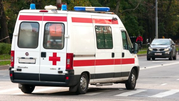 ТРАГЕДИЈА КОД ПАНЧЕВА: Аутомобил ударио у дрво, возач издахнуо на лицу места ТРАГЕДИЈА КОД ПАНЧЕВА: Аутомобил ударио у дрво, возач издахнуо на лицу места