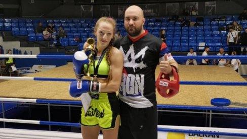 TEODORA KREĆE PO POJAS: Trostruki prvak sveta zvezda večeri u Kovilovu TEODORA KREĆE PO POJAS: Trostruki prvak sveta zvezda večeri u Kovilovu