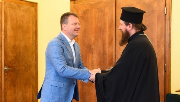 ПОДРШКА OЧУВАЊУ ДУХОВНОГ БЛАГА: Мировић и владика Сергије бихаћко-петровачки о заштити и обнови храмова СПЦ ПОДРШКА OЧУВАЊУ ДУХОВНОГ БЛАГА: Мировић и владика Сергије бихаћко-петровачки о заштити и обнови храмова СПЦ