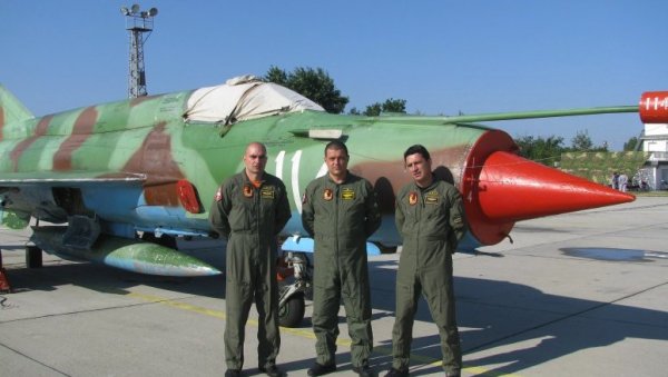 ПОГИНУО ПИЛОТ МИГ-29 КОЈИ СЕ ЈУЧЕ СРУШИО: Бугарски министар одбране изразио саучешће породици ПОГИНУО ПИЛОТ МИГ-29 КОЈИ СЕ ЈУЧЕ СРУШИО: Бугарски министар одбране изразио саучешће породици