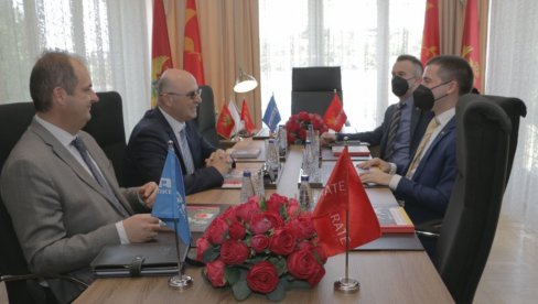 ZDRAVKOVOJ VLADI SLEDI OSVEŽENJE?! Crnogorsku izvršnu vlast očekuje rekonstrukcija, ali prvi čovek ostaje na svom mestu ZDRAVKOVOJ VLADI SLEDI OSVEŽENJE?! Crnogorsku izvršnu vlast očekuje rekonstrukcija, ali prvi čovek ostaje na svom mestu