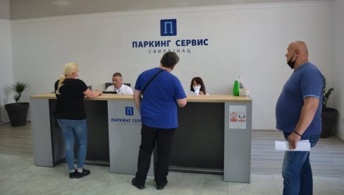 НЕМА ВИШЕ БАХАТОГ ПАРКИРАЊА У СВИЛАЈНЦУ: Месечне претплата за станаре, у продаји и дневне карте (ФОТО) НЕМА ВИШЕ БАХАТОГ ПАРКИРАЊА У СВИЛАЈНЦУ: Месечне претплата за станаре, у продаји и дневне карте (ФОТО)