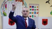 OGLASILO SE PREDSEDNIŠTVO ALBANIJE: Odluka parlamenta je nelegalna i neustavna OGLASILO SE PREDSEDNIŠTVO ALBANIJE: Odluka parlamenta je nelegalna i neustavna