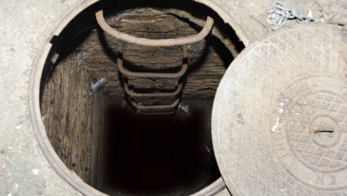 NEZGODA U BORU: Vatrogasci izvukli osobu koja je upala u šaht NEZGODA U BORU: Vatrogasci izvukli osobu koja je upala u šaht