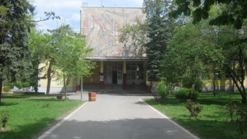 TRAŽE OBUSTAVU TENDERA: Nezdovoljni roditelji đaka u OŠ Oslobodioci Beograda TRAŽE OBUSTAVU TENDERA: Nezdovoljni roditelji đaka u OŠ Oslobodioci Beograda