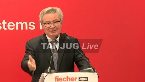 VELIKA ČAST ZA MENE: Fišer se zahvalio za mesto počasnog građanina i uručio donaciju za obdaništa i školstvo VELIKA ČAST ZA MENE: Fišer se zahvalio za mesto počasnog građanina i uručio donaciju za obdaništa i školstvo