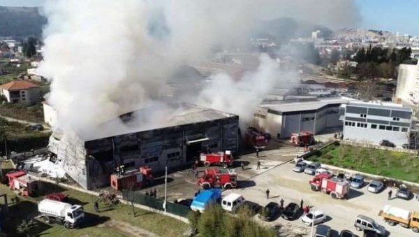 ЈЕДНОГЛАСНО ОДЛУЧЕНО: Фирме које су у пожару изгубиле око 700 хиљада евра ослобођене пореза за текућу годину ЈЕДНОГЛАСНО ОДЛУЧЕНО: Фирме које су у пожару изгубиле око 700 хиљада евра ослобођене пореза за текућу годину