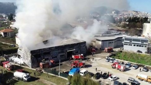 ЈЕДНОГЛАСНО ОДЛУЧЕНО: Фирме које су у пожару изгубиле око 700 хиљада евра ослобођене пореза за текућу годину ЈЕДНОГЛАСНО ОДЛУЧЕНО: Фирме које су у пожару изгубиле око 700 хиљада евра ослобођене пореза за текућу годину
