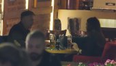 ОВО ЈЕ НОВА ДЕВОЈКА БРАНИСЛАВА ЛЕЧИЋА: Глумац ухваћен у друштву млађе црнке (ФОТО) ОВО ЈЕ НОВА ДЕВОЈКА БРАНИСЛАВА ЛЕЧИЋА: Глумац ухваћен у друштву млађе црнке (ФОТО)