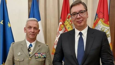 ВУЧИЋ СА ФРАНЦУСКИМ НАЧЕЛНИКОМ ГЕНЕРАЛШТАБА: Председник Србије и Лекоантр о јачању војне сарадње и заједничким операцијама под окриљем ЕУ ВУЧИЋ СА ФРАНЦУСКИМ НАЧЕЛНИКОМ ГЕНЕРАЛШТАБА: Председник Србије и Лекоантр о јачању војне сарадње и заједничким операцијама под окриљем ЕУ