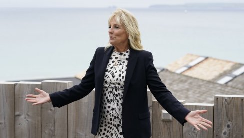 DŽIL BAJDEN NAPUSTILA BELU KUĆU: Prva dama SAD se vratila u školu da radi kao učiteljica DŽIL BAJDEN NAPUSTILA BELU KUĆU: Prva dama SAD se vratila u školu da radi kao učiteljica