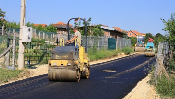 ОБНОВА ПУТНЕ ИНФРАСТРУКТУРЕ У КРАГУЈЕВЦУ: Нови асфалт у насељу Станово ОБНОВА ПУТНЕ ИНФРАСТРУКТУРЕ У КРАГУЈЕВЦУ: Нови асфалт у насељу Станово