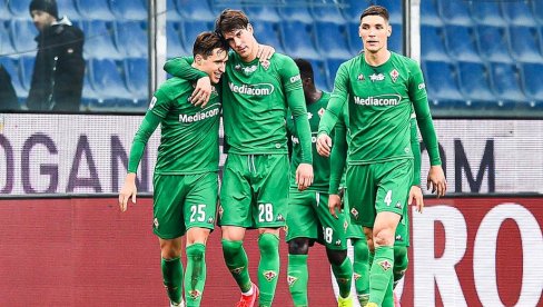 VIOLA SE NE ODRIČE SRBA: Spremni novi ugovori za Vlahovića i Milenkovića (FOTO) VIOLA SE NE ODRIČE SRBA: Spremni novi ugovori za Vlahovića i Milenkovića (FOTO)
