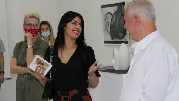 ТЕЖЊА ЕМОЦИЈИ И АПСТРАКЦИЈИ: Изложба цртежа и скулптура Александре Драгањац у КЦ Рибница (ФОТО) ТЕЖЊА ЕМОЦИЈИ И АПСТРАКЦИЈИ: Изложба цртежа и скулптура Александре Драгањац у КЦ Рибница (ФОТО)