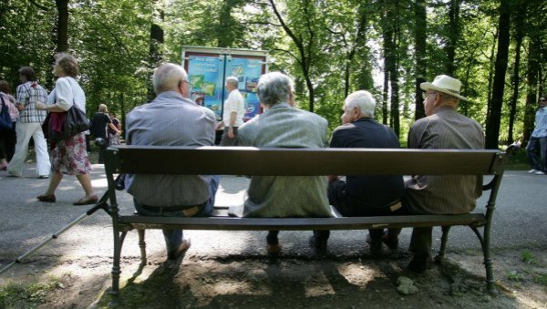 СМЕНА КАТНИЋА СПУШТА ГРАНИЦУ ПЕНЗИОНИСАЊА? Ступио је на снагу измењени Закон о раду, а у пензију ће многи отићи преко ноћи СМЕНА КАТНИЋА СПУШТА ГРАНИЦУ ПЕНЗИОНИСАЊА? Ступио је на снагу измењени Закон о раду, а у пензију ће многи отићи преко ноћи