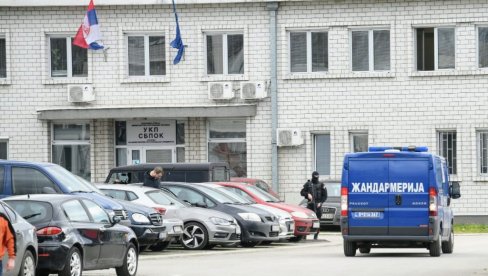 POLICAJAC DOUŠNIK KAVAČKOG KLANA? U subotu u tužilaštvu saslušanje Božidara Stolića, pripadnika SBPOK POLICAJAC DOUŠNIK KAVAČKOG KLANA? U subotu u tužilaštvu saslušanje Božidara Stolića, pripadnika SBPOK