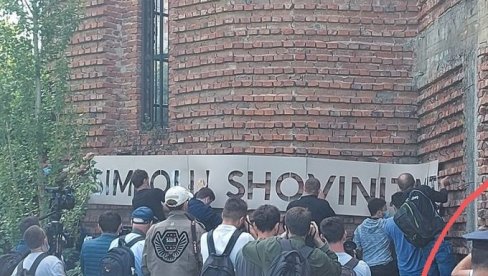SAOPŠTENJE MANASTIRA VISOKI DEČANI: Studente je na vandalizam podstakao gradonačelnik Prištine SAOPŠTENJE MANASTIRA VISOKI DEČANI: Studente je na vandalizam podstakao gradonačelnik Prištine