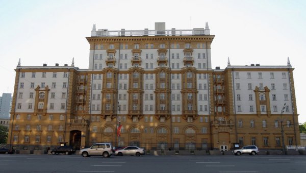 ПУТОВАЊЕ САДА САМО УЗ ДОЗВОЛУ: Дипломатски рат Москве и Вашингтона не престаје ни пред самит у Женеви ПУТОВАЊЕ САДА САМО УЗ ДОЗВОЛУ: Дипломатски рат Москве и Вашингтона не престаје ни пред самит у Женеви