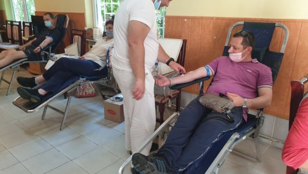 АКЦИЈА ДОБРОВОЉНОГ ДАВАЊА КРВИ: Учествовало 56 мештана АКЦИЈА ДОБРОВОЉНОГ ДАВАЊА КРВИ: Учествовало 56 мештана