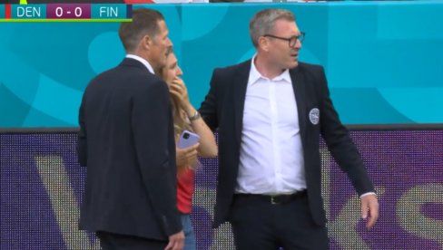 ERIKSENOVA IZABRANICA U ŠOKU: Sabrina sišla sa tribina kako bi došla do Kristijana, obezbeđenje je zaustavilo! (FOTO+VIDEO) ERIKSENOVA IZABRANICA U ŠOKU: Sabrina sišla sa tribina kako bi došla do Kristijana, obezbeđenje je zaustavilo! (FOTO+VIDEO)