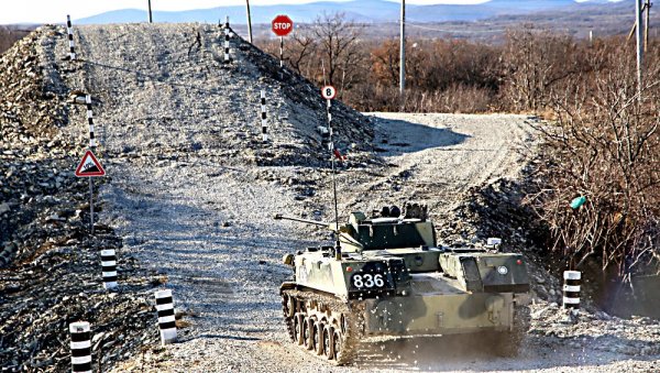 ГРМИ НА СЛОВЕНСКОМ БРАТСТВУ: Припадници Војске Србије на заједничкој војној вежби са колегама из Белорусије и Русије ГРМИ НА СЛОВЕНСКОМ БРАТСТВУ: Припадници Војске Србије на заједничкој војној вежби са колегама из Белорусије и Русије
