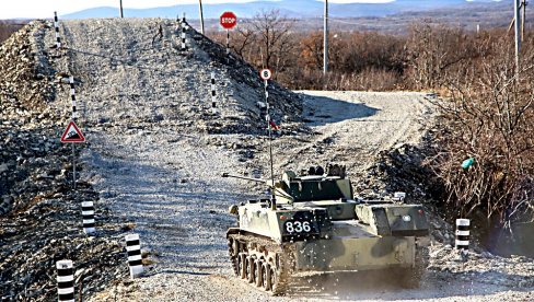 ГРМИ НА СЛОВЕНСКОМ БРАТСТВУ: Припадници Војске Србије на заједничкој војној вежби са колегама из Белорусије и Русије ГРМИ НА СЛОВЕНСКОМ БРАТСТВУ: Припадници Војске Србије на заједничкој војној вежби са колегама из Белорусије и Русије