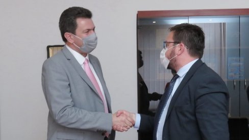 ДОНАЦИЈА ГРАДСКОЈ УПРАВИ У ШАПЦУ: Уз компјутере од Министарства финансија мање гужви и чекања ДОНАЦИЈА ГРАДСКОЈ УПРАВИ У ШАПЦУ: Уз компјутере од Министарства финансија мање гужви и чекања