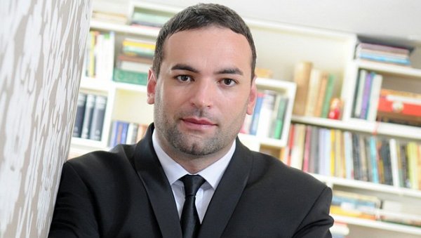 ДОКУМЕНТАРАЦ О УЖАСИМА РАТА Режисер Денис Бојић снима филм о последицама рата кроз сведочанство др Зорана Станковића ДОКУМЕНТАРАЦ О УЖАСИМА РАТА Режисер Денис Бојић снима филм о последицама рата кроз сведочанство др Зорана Станковића