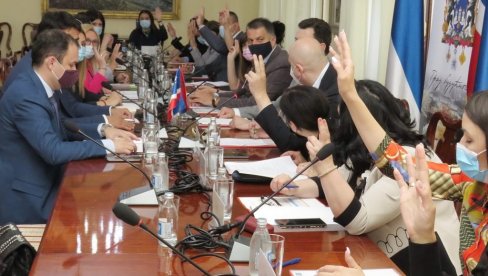 ДА СЕ ПОВЕЋА БРОЈ ВАКЦИНИСАНИХ: Одбор за здравство и породицу српског парламента заседао у Шапцу ДА СЕ ПОВЕЋА БРОЈ ВАКЦИНИСАНИХ: Одбор за здравство и породицу српског парламента заседао у Шапцу