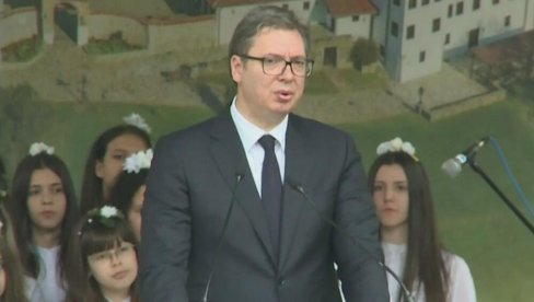 JAKA PORUKA PREDSEDNIKA VUČIĆA: Borićemo se za Srbiju, nećemo biti ničiji podanici! (VIDEO) JAKA PORUKA PREDSEDNIKA VUČIĆA: Borićemo se za Srbiju, nećemo biti ničiji podanici! (VIDEO)