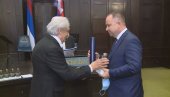 ПАЦИЈЕНТИ СУ СВЕТИЊА: Директору болнице “Свети врачеви” уручена награда „Капетан Миша Анастасијевић“ (ФОТО)